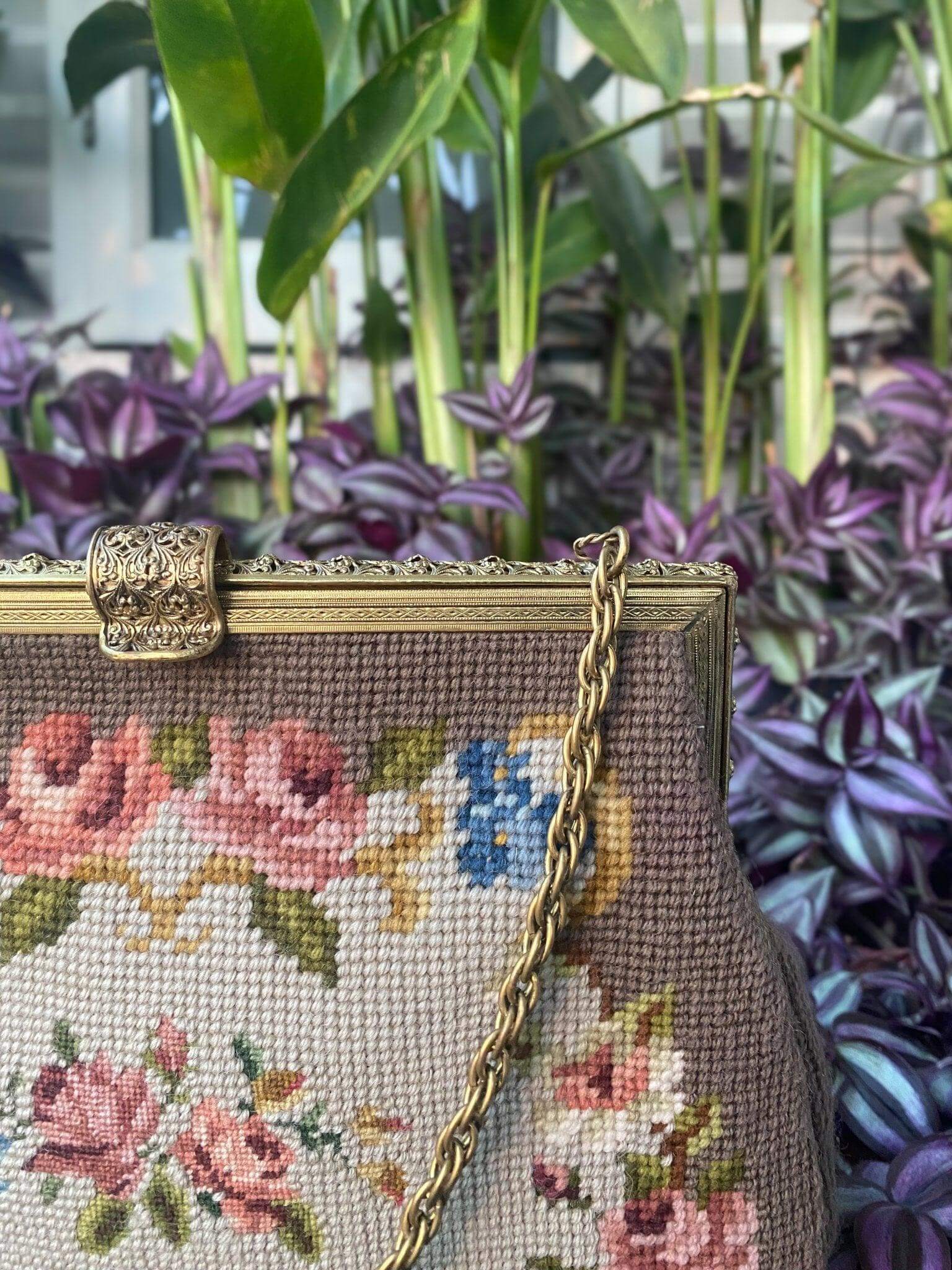 Petit sales point purse